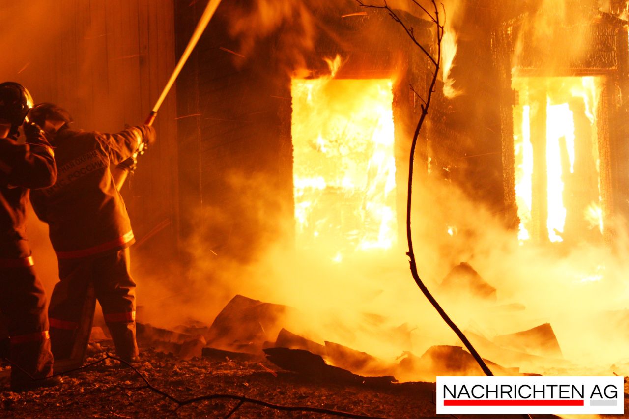 Großbrand in Berlin-Mitte: Feuerwehr rettet Anwohner aus Flammen!