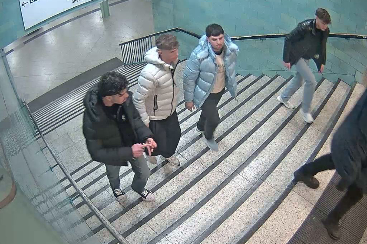 Polizei sucht Zeugen nach gewaltsamer Auseinandersetzung am Alexanderplatz