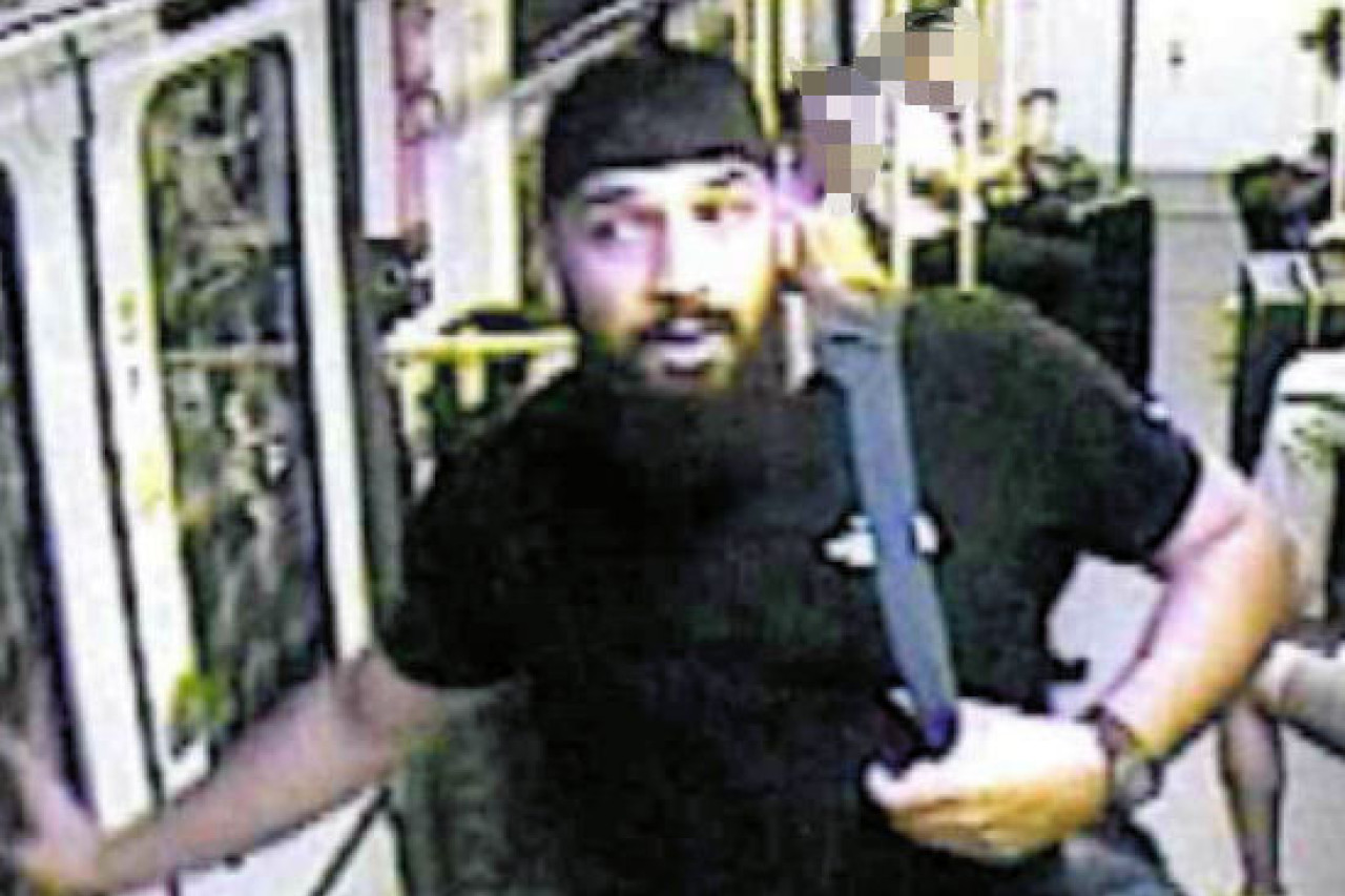 Mysteriöser U-Bahn-Angriff: Polizei sucht Zeugen und tatverdächtigen Mann!